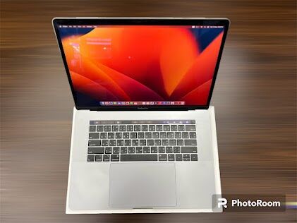 MacBook Pro 2018 15" Retina 4.5GB GPU Core i7 16 - 512 GB SSD (Built-in)